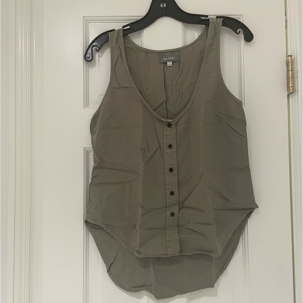 DL1961  N6th Berry Scoop-Neck Sleeveless Button-Front Top Army Green Size Small